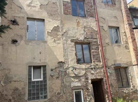 pohled na dům ze dvora | Prodej - dům/vila, 335 m²