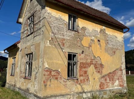 Pohled od silnice | Prodej - dům/vila, 111 m²