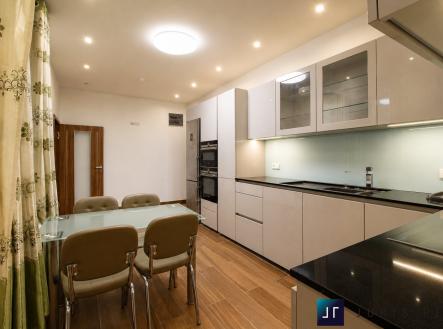 11 | Prodej bytu, 2+1, 87 m²