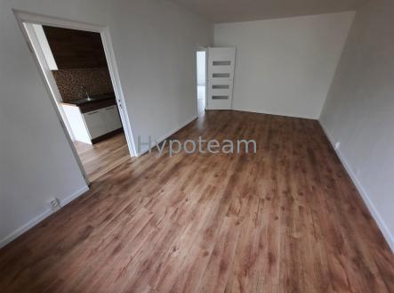 obývací pokoj pohled od okna  | Pronájem bytu, 2+1, 62 m²
