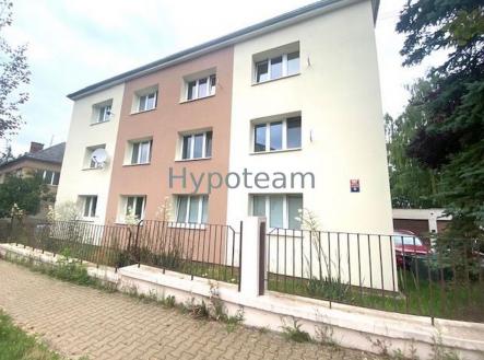 pohled na dům z ulice | Pronájem bytu, 3+1, 60 m²
