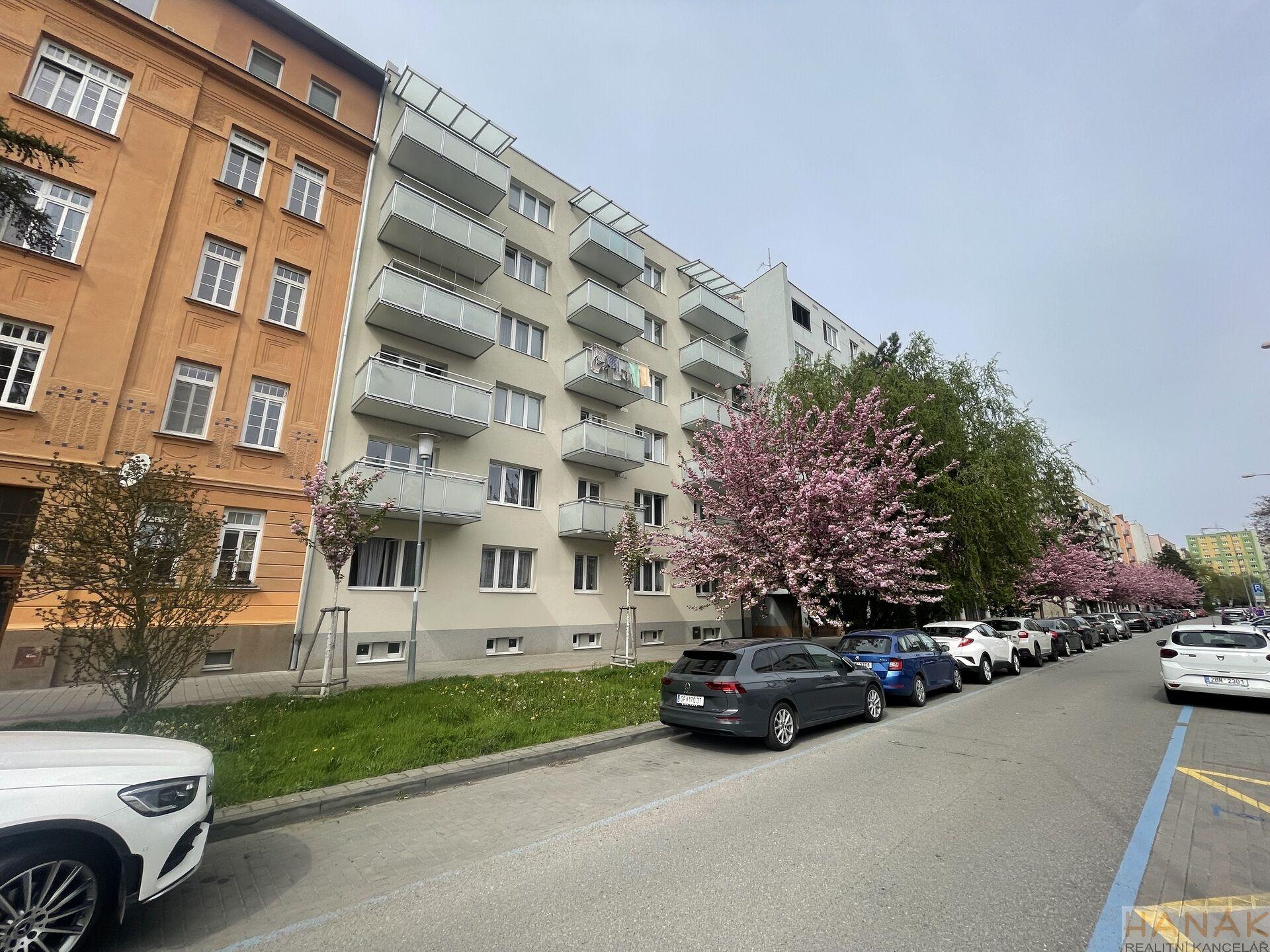 Pronájem krásně zrekonstruovaného a zařízeného bytu 2+1 v blízkosti centra Brna, ul. Rybářská.