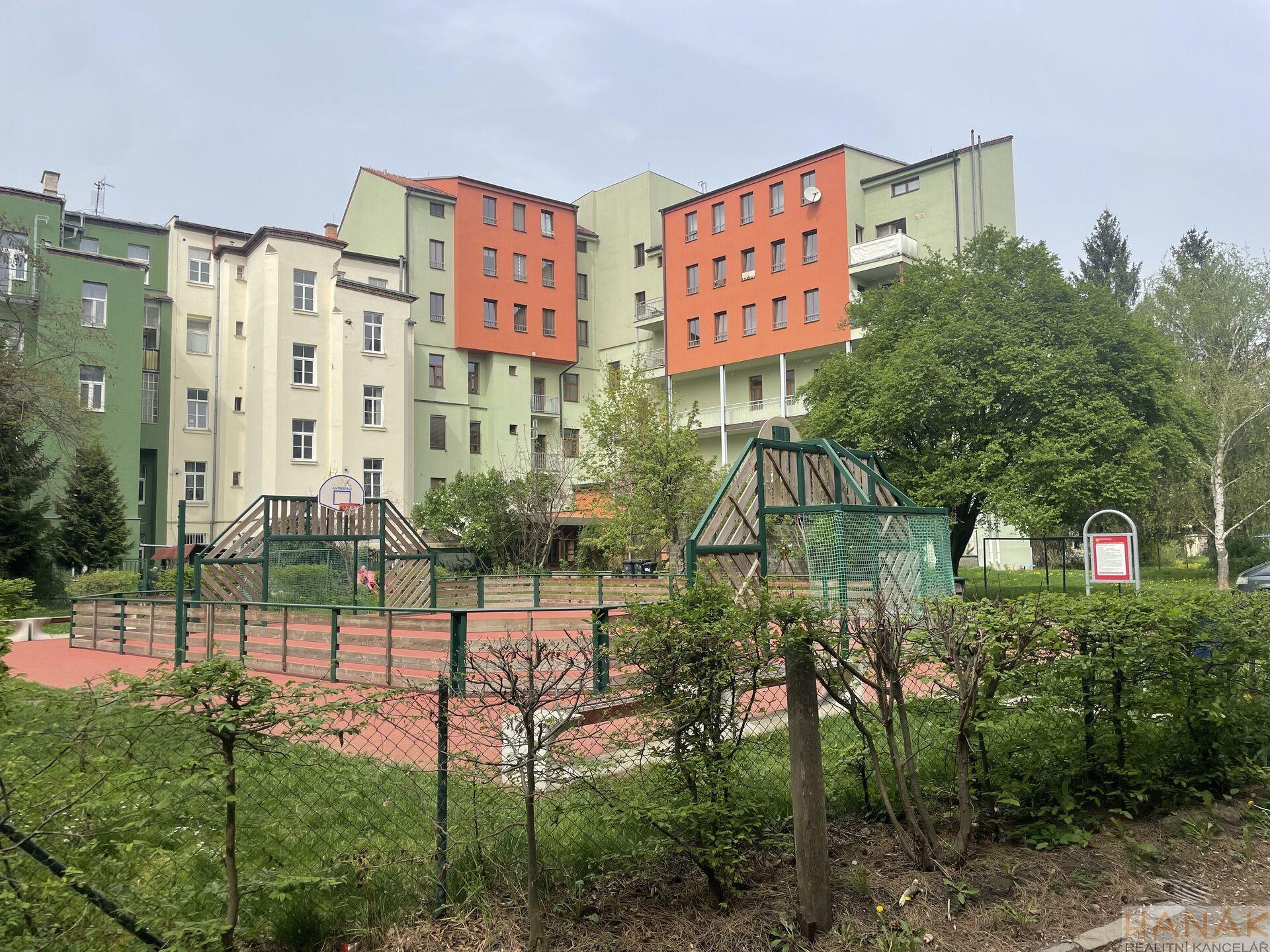 Pronájem krásně zrekonstruovaného a zařízeného bytu 2+1 v blízkosti centra Brna, ul. Rybářská.