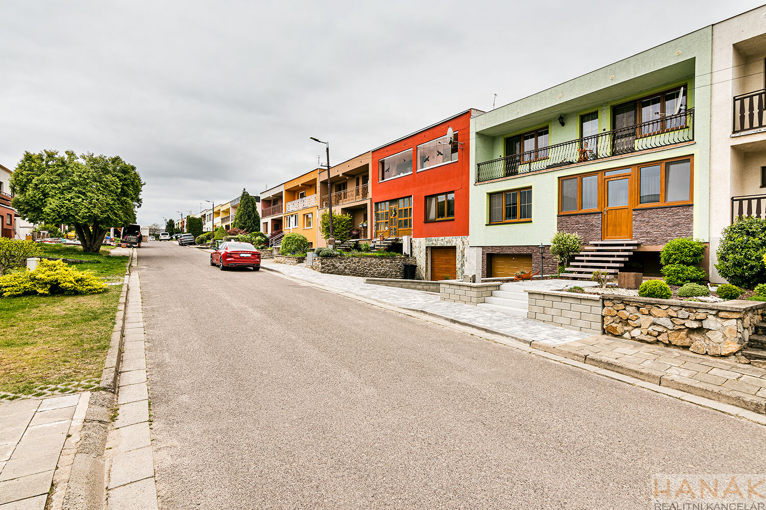 Prostorný rodinný dům 6+1 s garáží a zahradou – Hrušovany nad Jevišovkou