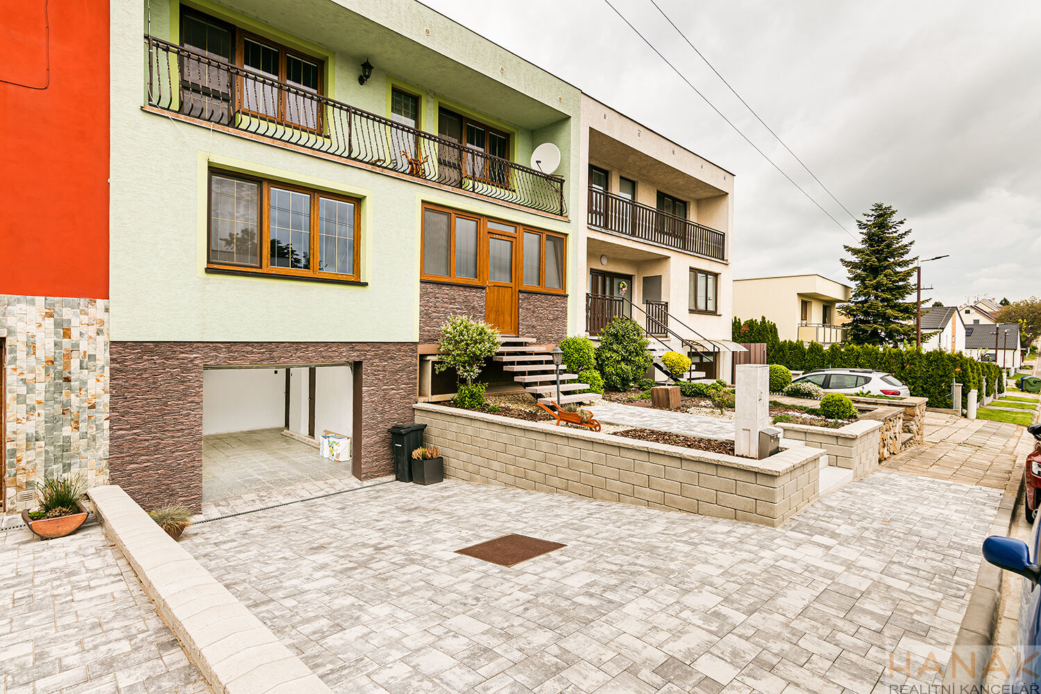 Prostorný rodinný dům 6+1 s garáží a zahradou – Hrušovany nad Jevišovkou