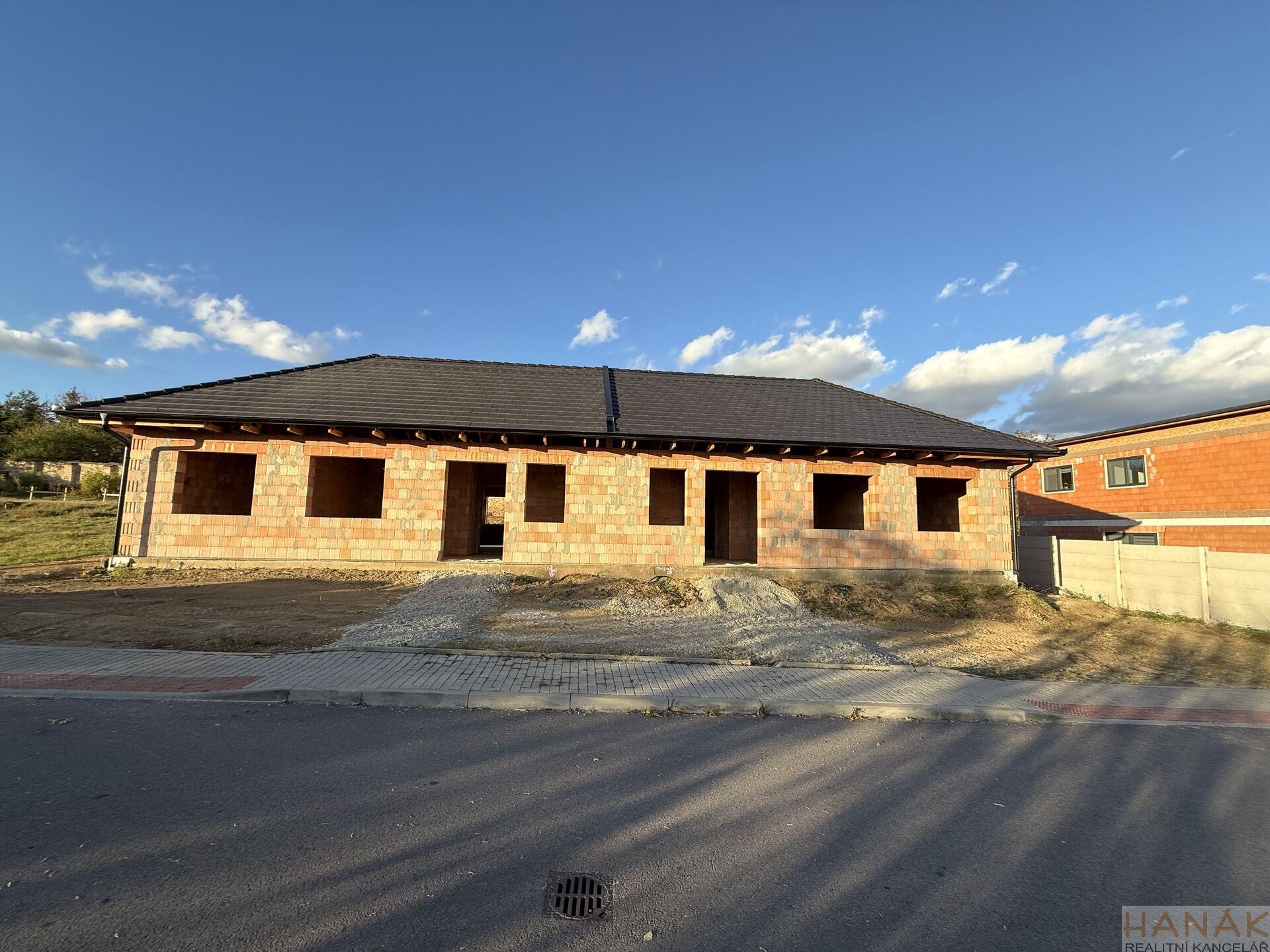 Prodej novostavby moderního domu v Hrušovanech nad Jevišovkou.