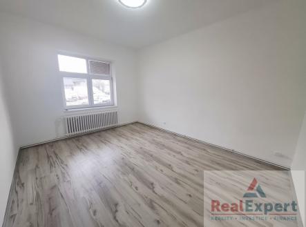 Pronájem bytu, 1+1, 403 m² obrázek