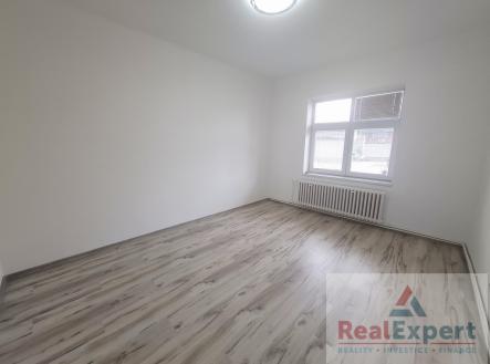 20260403-104012.jpg | Pronájem bytu, 1+1, 403 m²