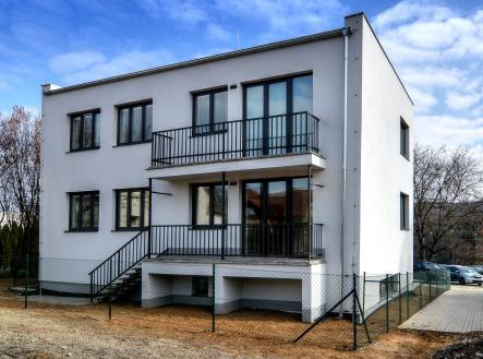 byt 3+kk s balkonem se nachází v horním patře domu | Pronájem bytu, 3+kk, 87 m²