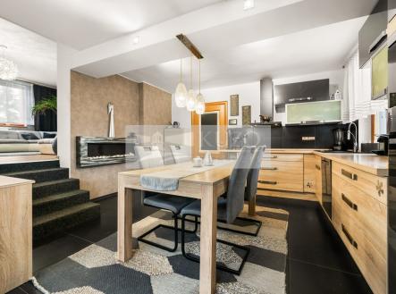 Prodej - dům/vila, 230 m² obrázek