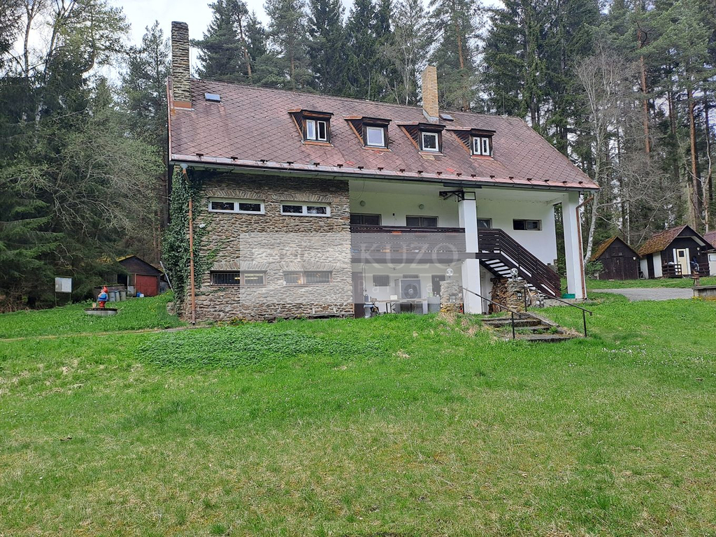 hlavni-budova.jpg