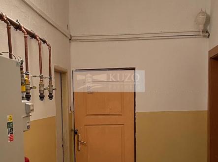 chodba-5.np.jpg | Prodej - malý objekt/garáž