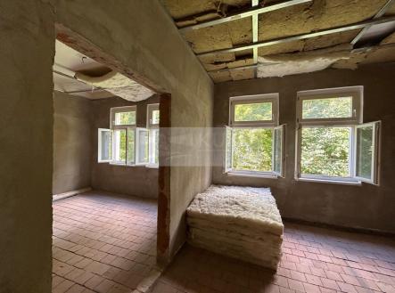 img-20250929-wa0015.jpg | Prodej - malý objekt/garáž