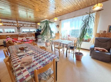 obyvak-pohled-okno.jpg | Prodej - hotel, 453 m²