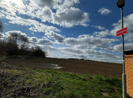 pozemek-od-prijezdove-komunikace.jpg | Prodej - pozemek pro bydlení, 1 019 m²