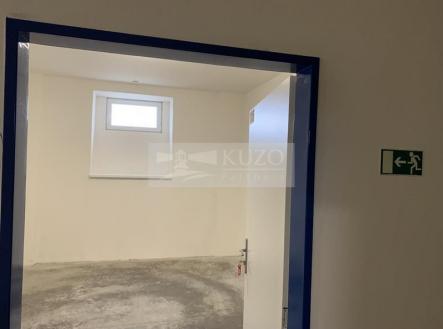 dobric-4.jpeg | Pronájem - skladovací prostor, 8 m²