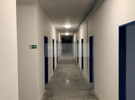 dobric-3.jpeg | Pronájem - skladovací prostor, 11 m²