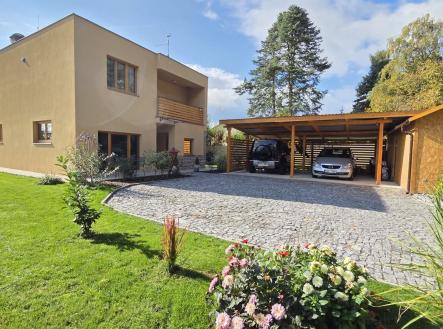 . | Prodej - dům/vila, 255 m²