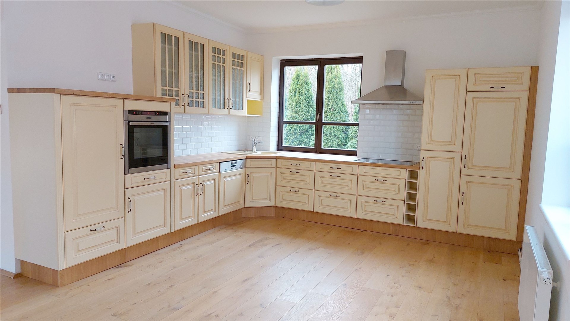 kuchyň, hlavní dům