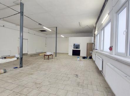 Hala zevnitř | Pronájem - skladovací prostor, 78 m²