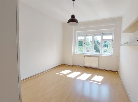 Ložnice s laminátovou podlahou | Prodej bytu, 2+kk, 54 m²