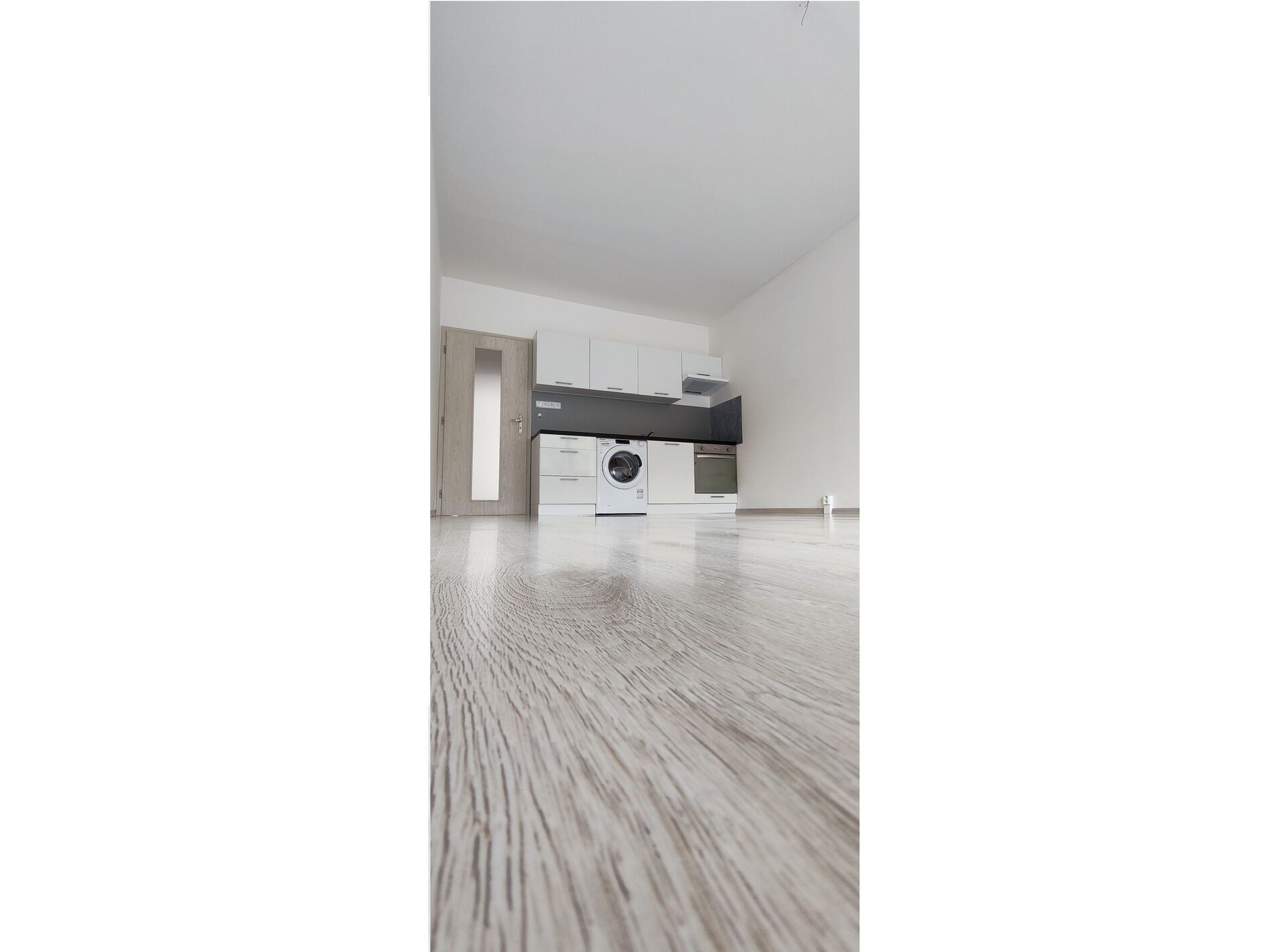 Pronájem bytu 1+kk s lodžií, 30m2, pěkný výhled