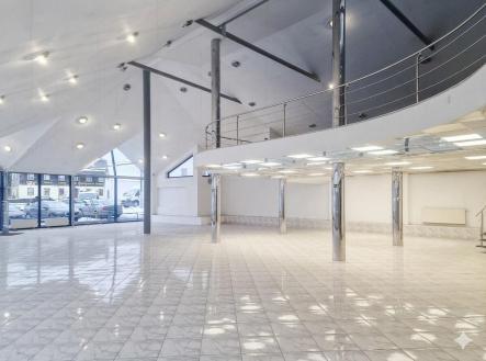 Pronájem - obchodní prostor, 300 m²