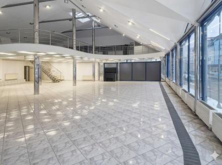 Pronájem - obchodní prostor, 300 m²
