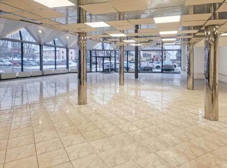 Pronájem - obchodní prostor, 300 m²