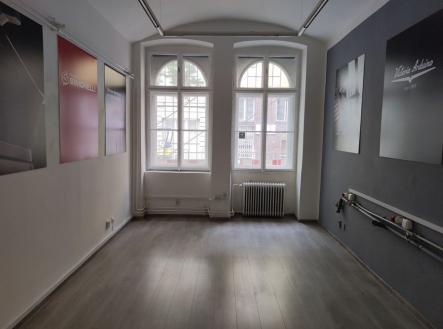 . | Pronájem - obchodní prostor, 75 m²