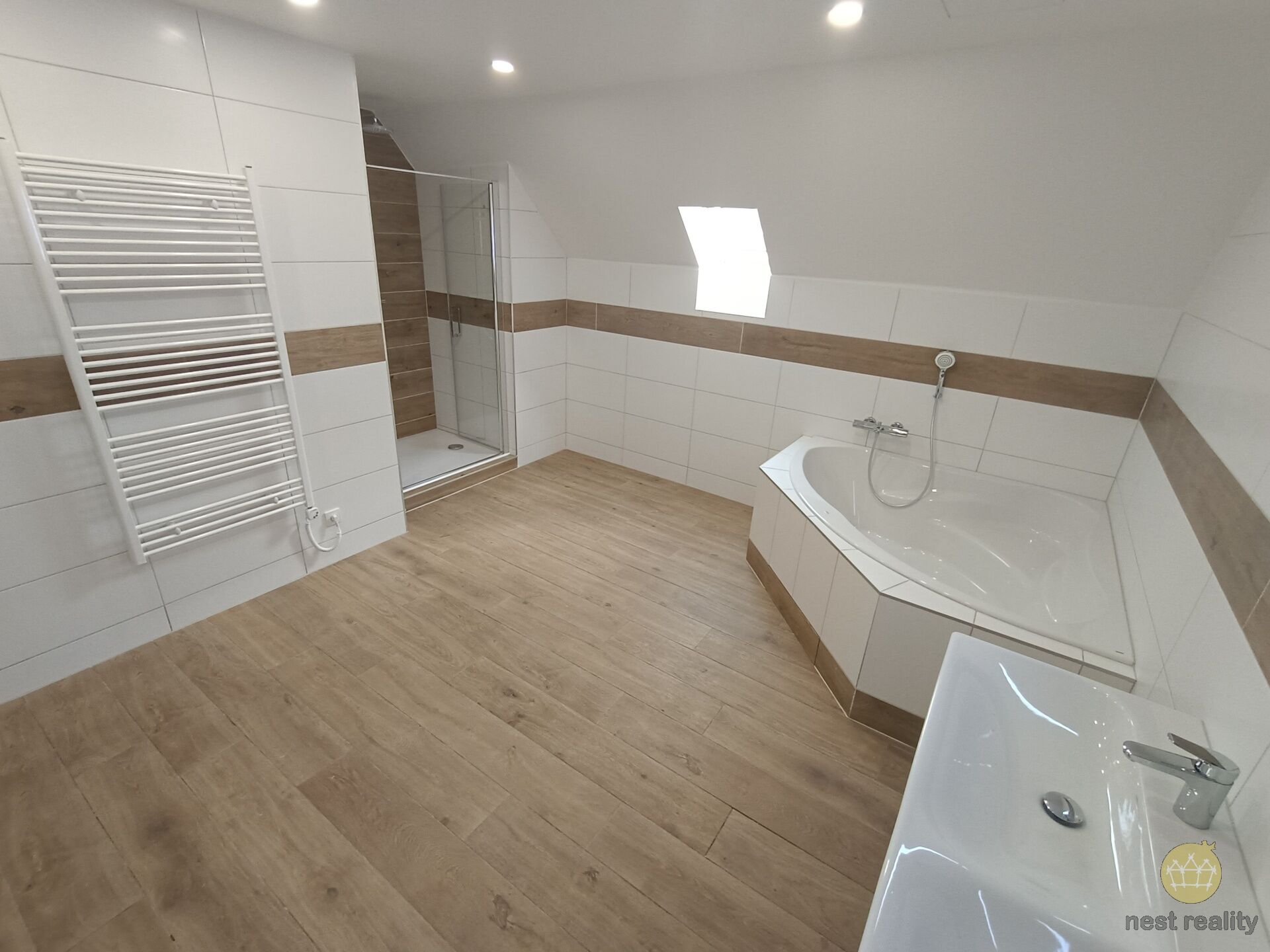Pronájem rodinného domu 5+1, 180 m2 + garáž 30 m2, s pozemkem, Praha Újezd nad Lesy, Budčická ulice