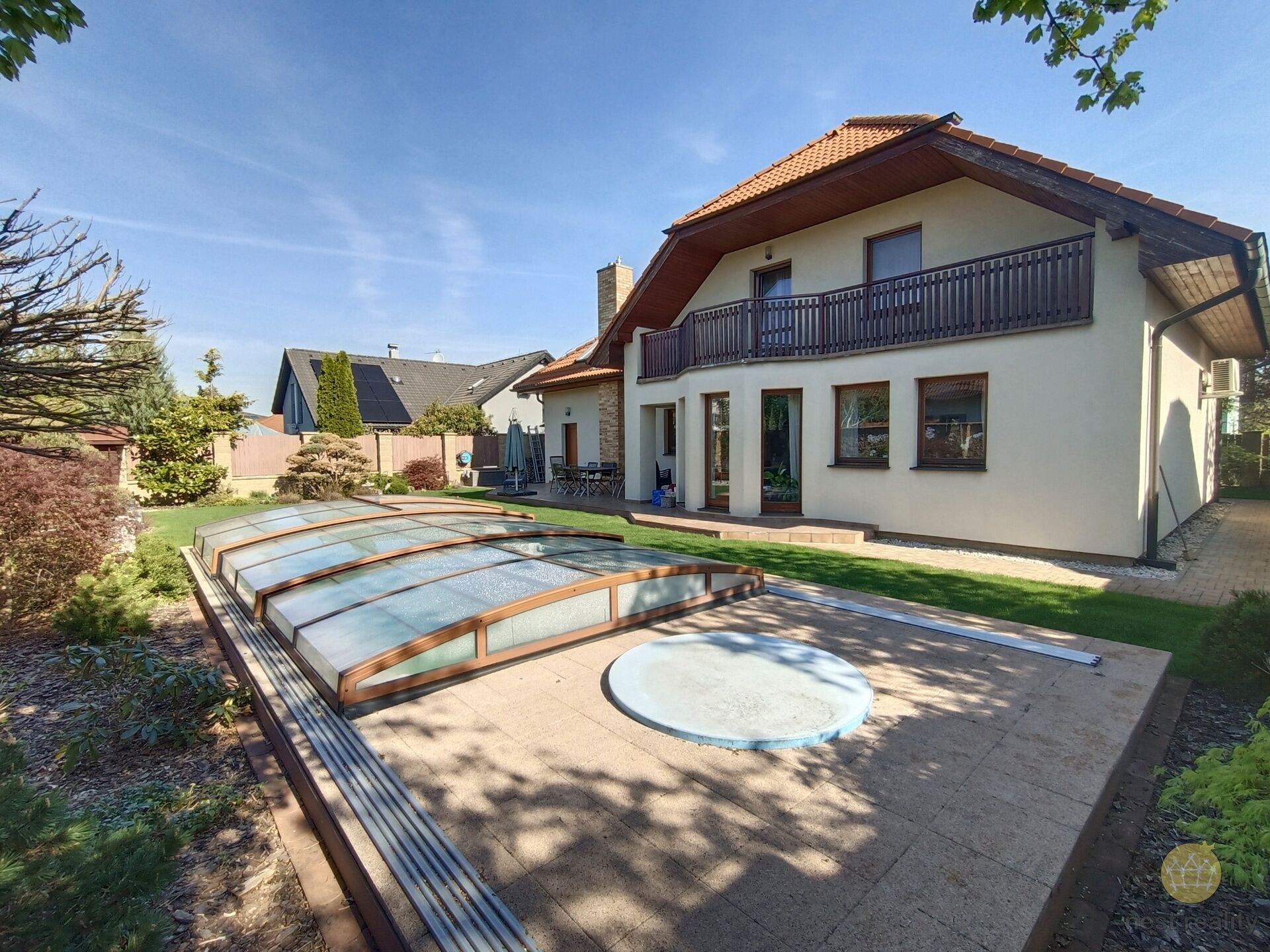 Prodej dvougeneračního domu 5+1, o výměře 260 m2, Donínská ulice, Praha 9 Újezd nad lesy