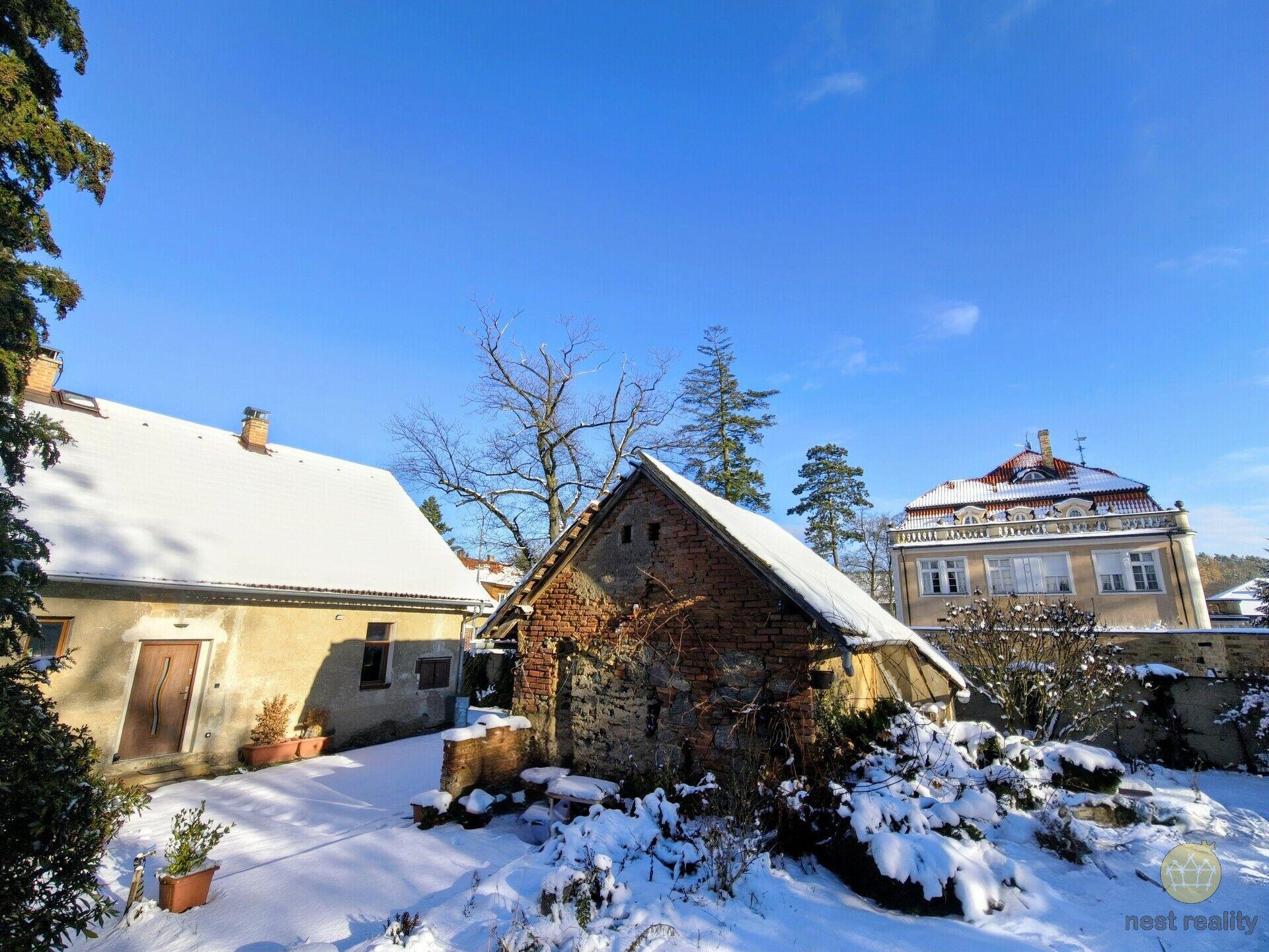 Prodej domu o velikosti 4+1, 130 m2, s pozemkem 656 m2, v obci Velké Popovice, ulice Masarykova.