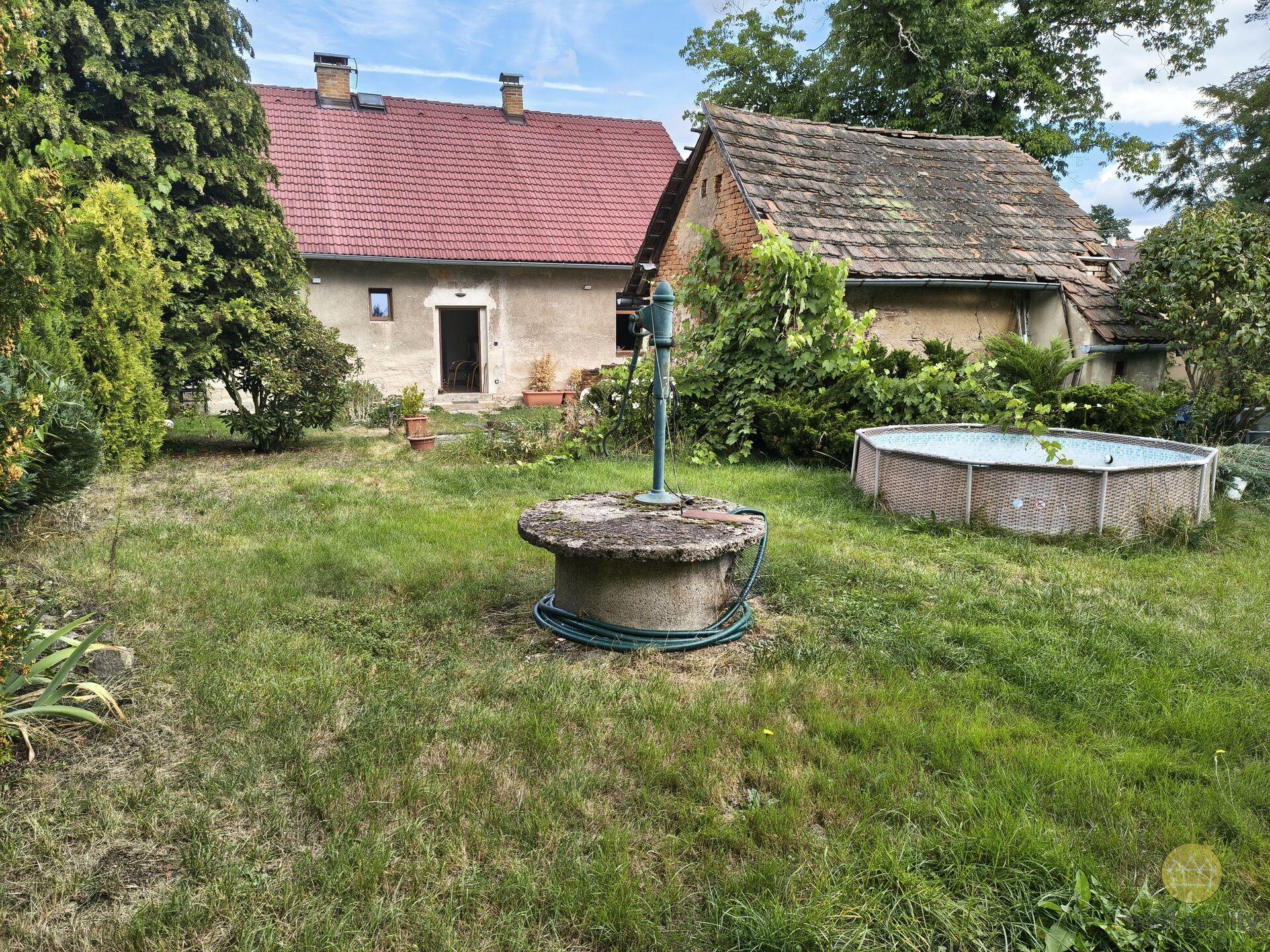 Prodej domu o velikosti 4+1, 130 m2, s pozemkem 656 m2, v obci Velké Popovice, ulice Masarykova.