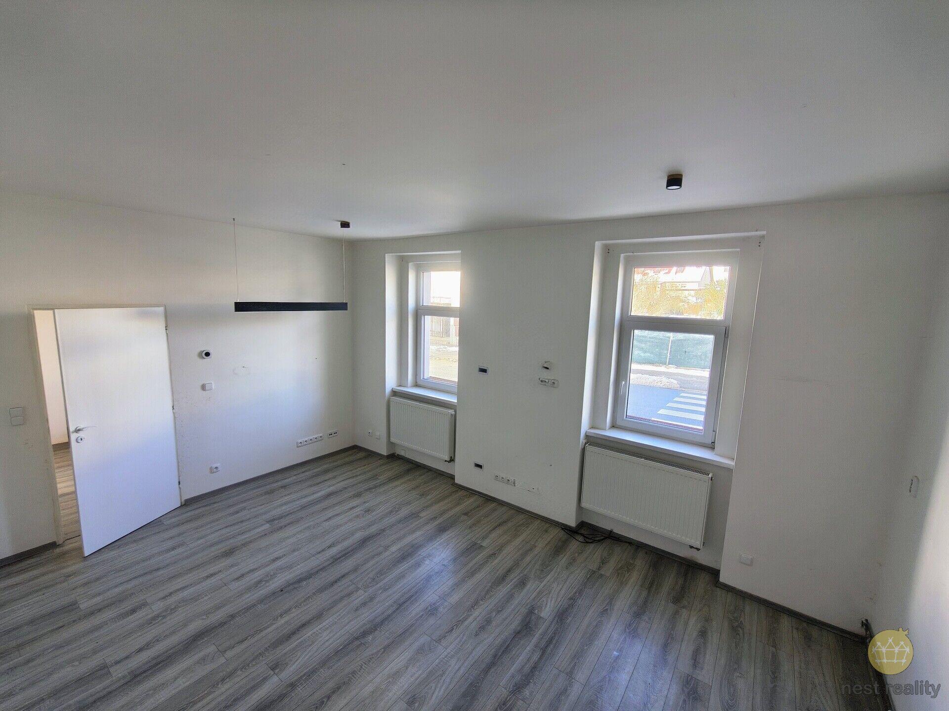 Prodej domu o velikosti 4+1, 130 m2, s pozemkem 656 m2, v obci Velké Popovice, ulice Masarykova.