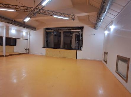 Pronájem - obchodní prostor