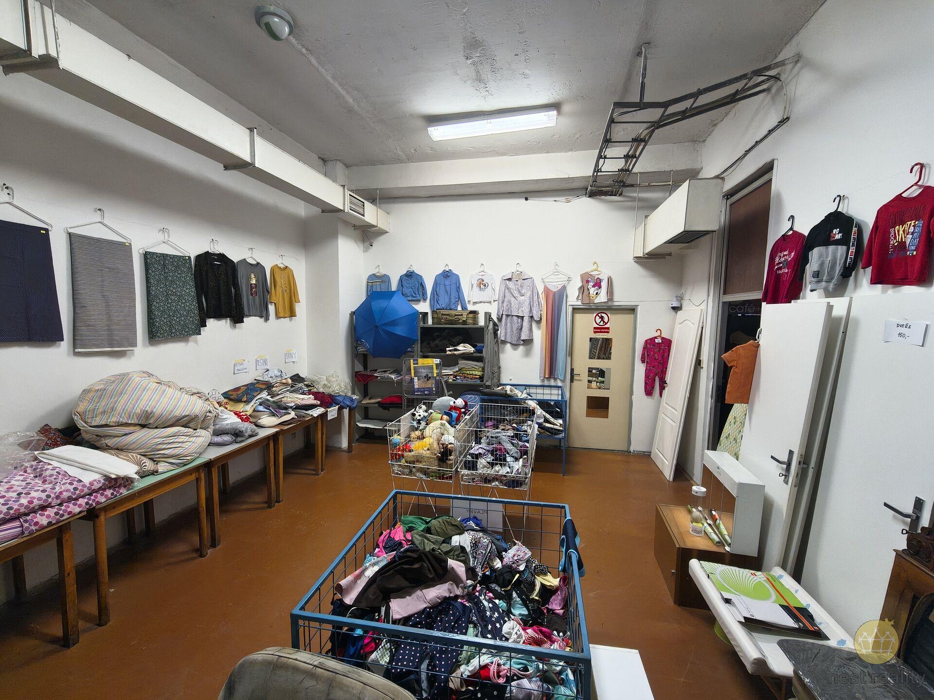 Pronájem obchodního prostoru 478 m2, Praha 5 Stodůlky, Mukařovského ulice.