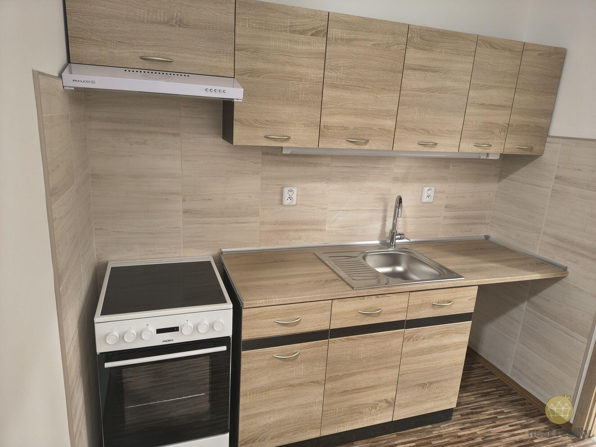 Pronájem bytu 1+1, 45 m2, Praha 3 Žižkov, Husitská ulice.