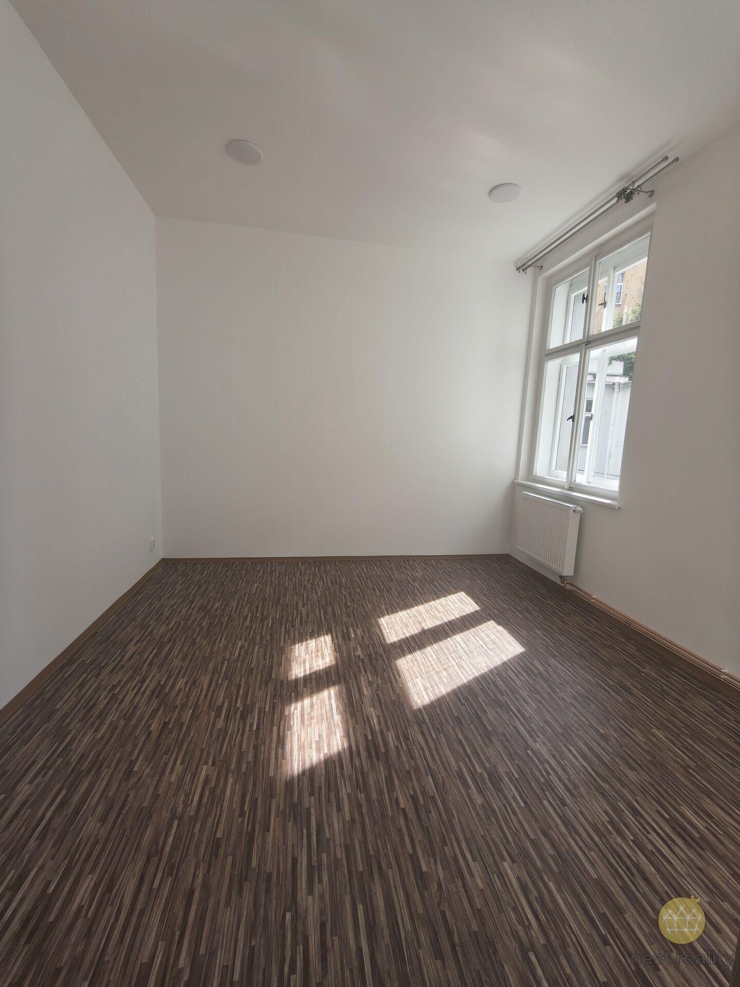 Pronájem bytu 1+1, 42 m2, Praha 3 Žižkov, Husitská ulice.