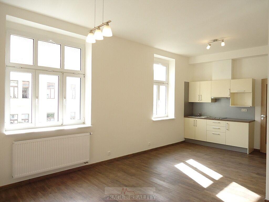 Nadstandardní, prostorný byt 1+kk, 35m2, P3 rezidence Domažlická