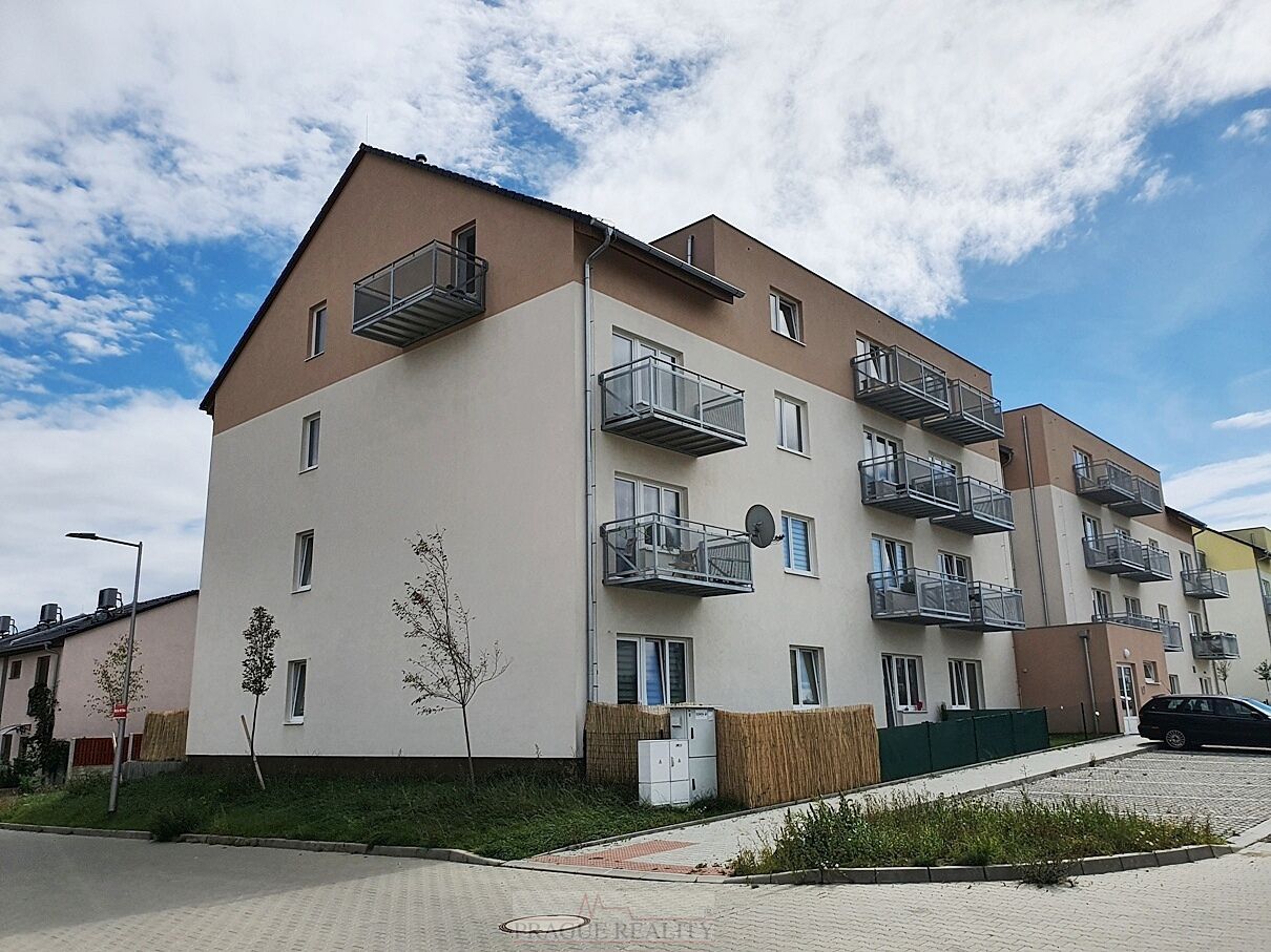 Prodej zcela nového 2+kk, velký balkon, sklep, parkovací místo, P-západ Chýně