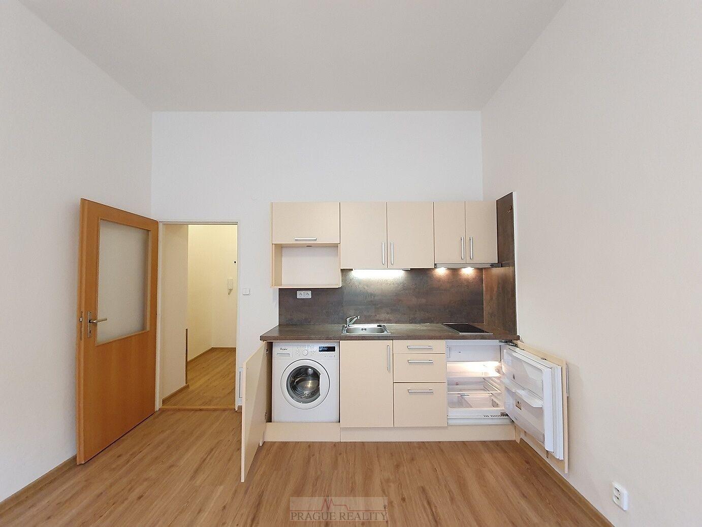 Prostorné 1+kk po rekonstrukci, P3 Žižkov, rezidence Roháčova