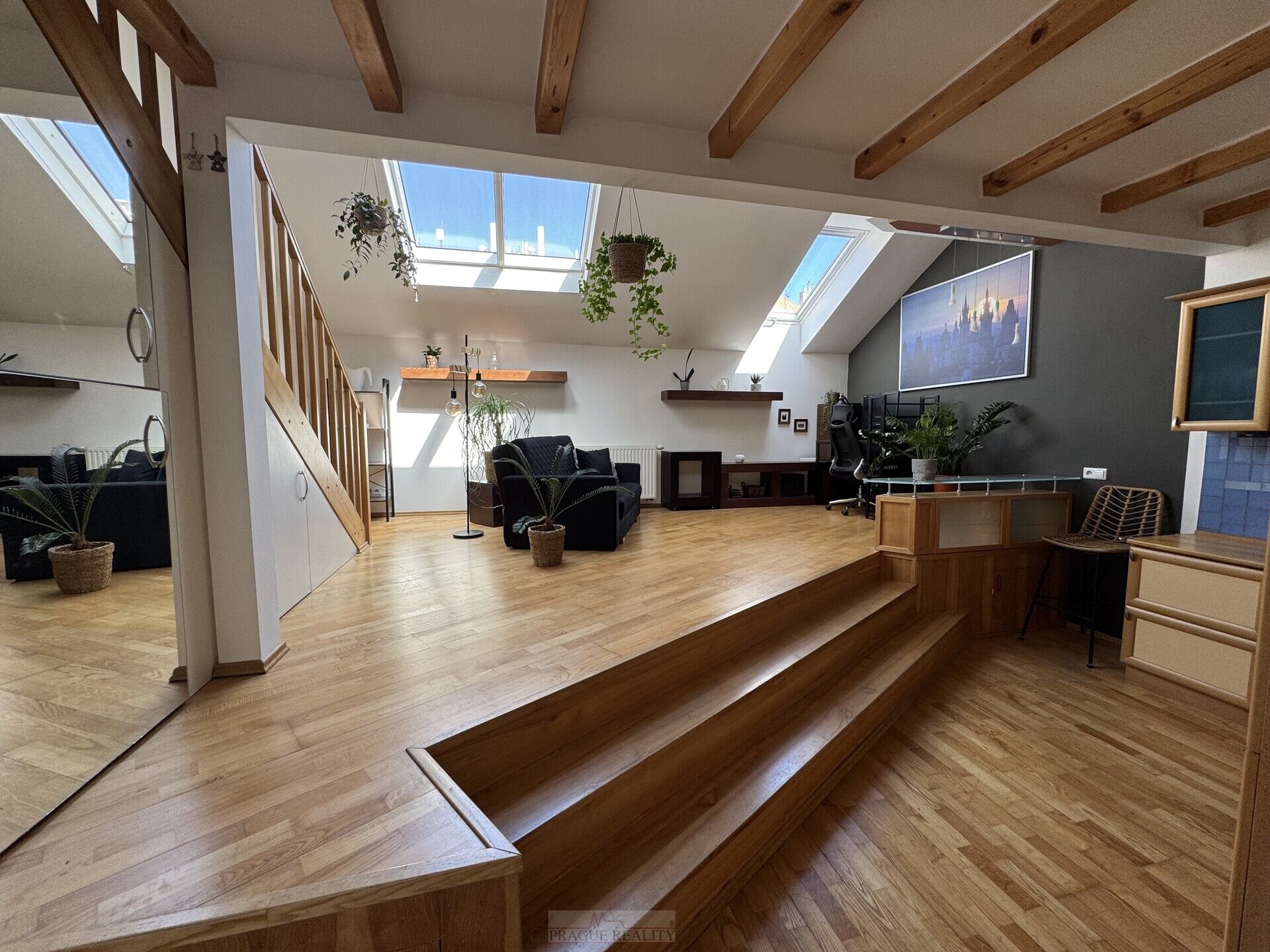 Atraktivní atypický půdní mezonet 68m2 + terasa 6m2, Praha 2 Vinohrady / Nusle