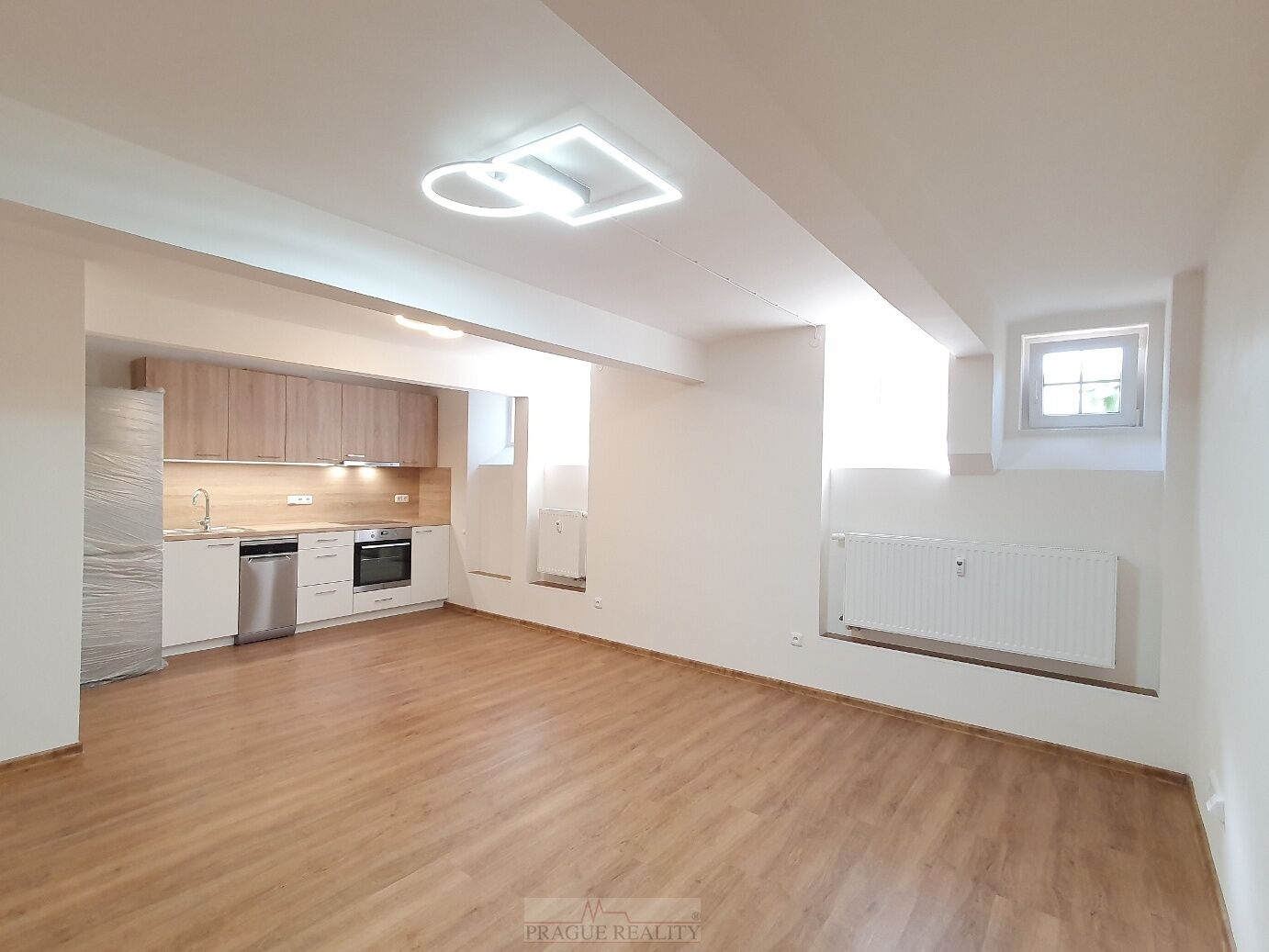 Atypické 2+kk, 55m2, v činžovní vile na rohu ulic Ambrožova x Jeseniova, Praha 3