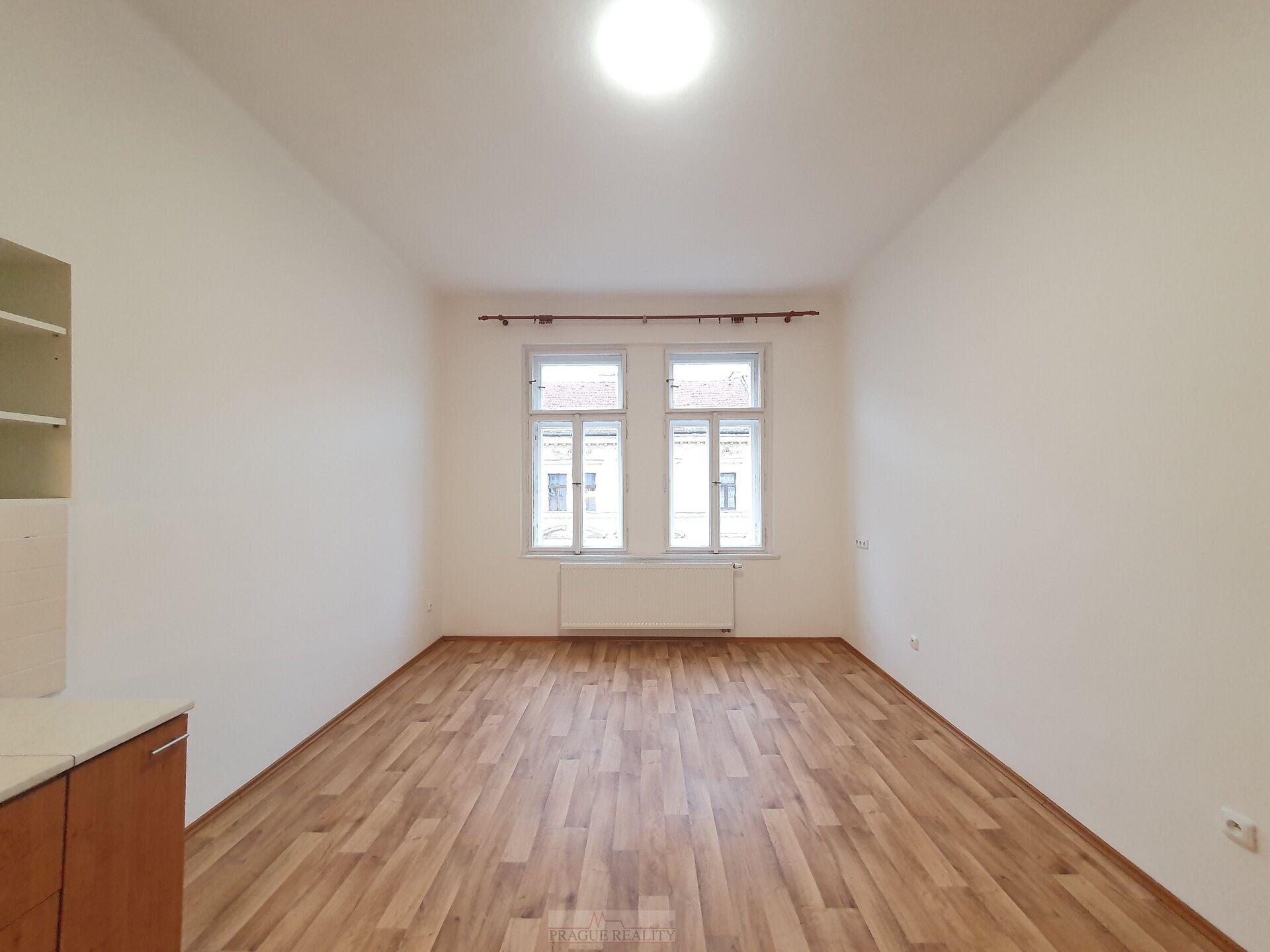 Prostorné 2+kk, 52m2, Praha 3 - Hartigova, 3.patro bez výtahu