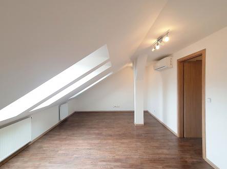 Pronájem bytu, 2+kk, 83 m²