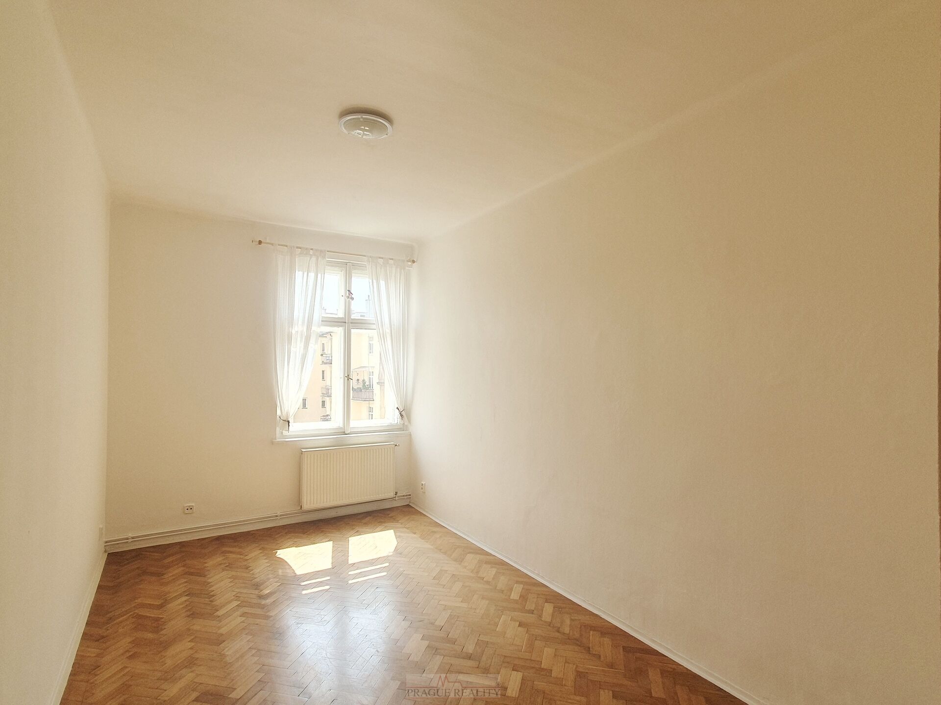 Prostorné 2+1, 61m2, s okny do vnitrobloku, P3 Žižkov / Ohrada