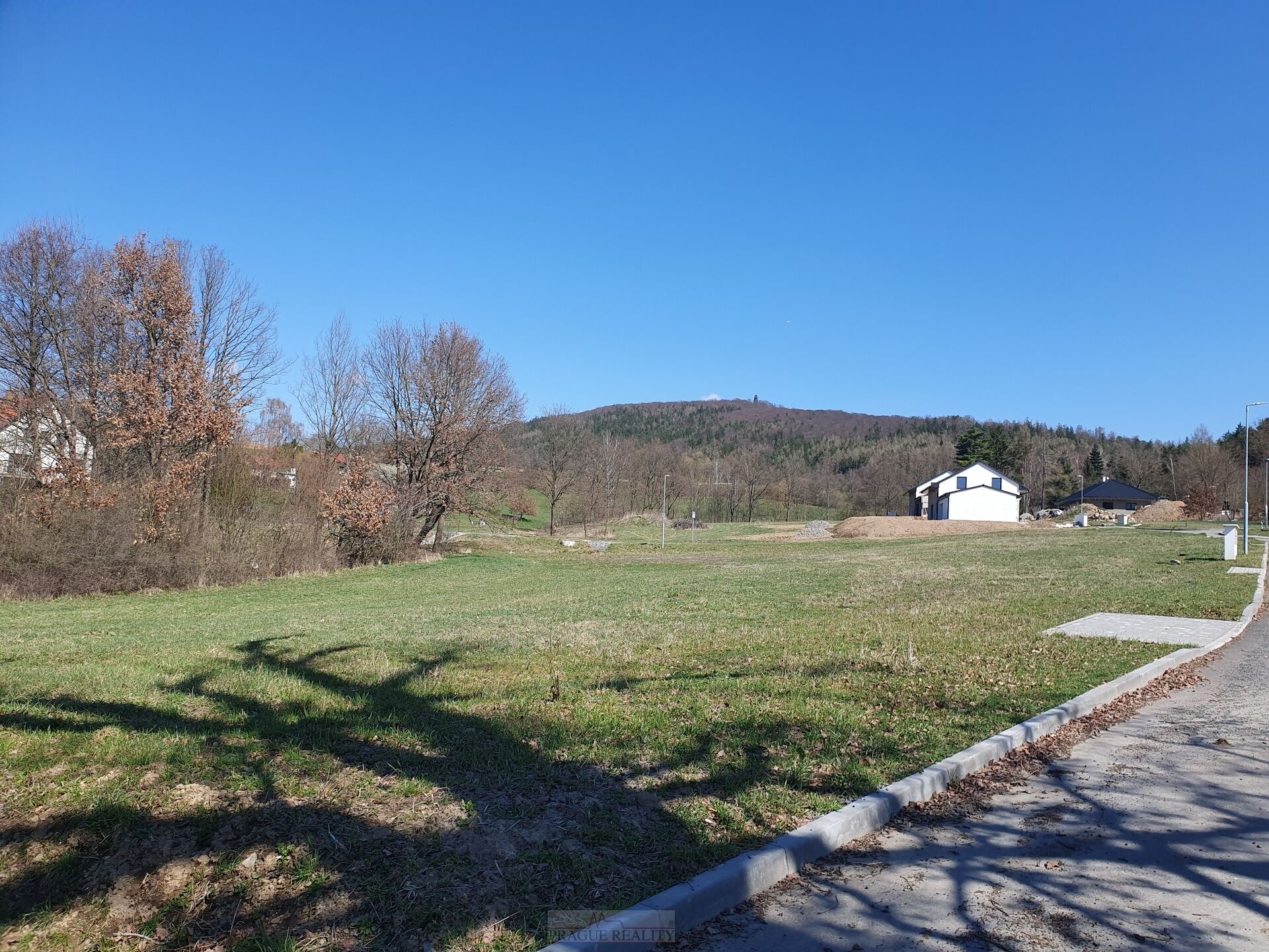 BYDLENÍ POD BLANÍKEM - pozemek 1559/2 - 1.034m2