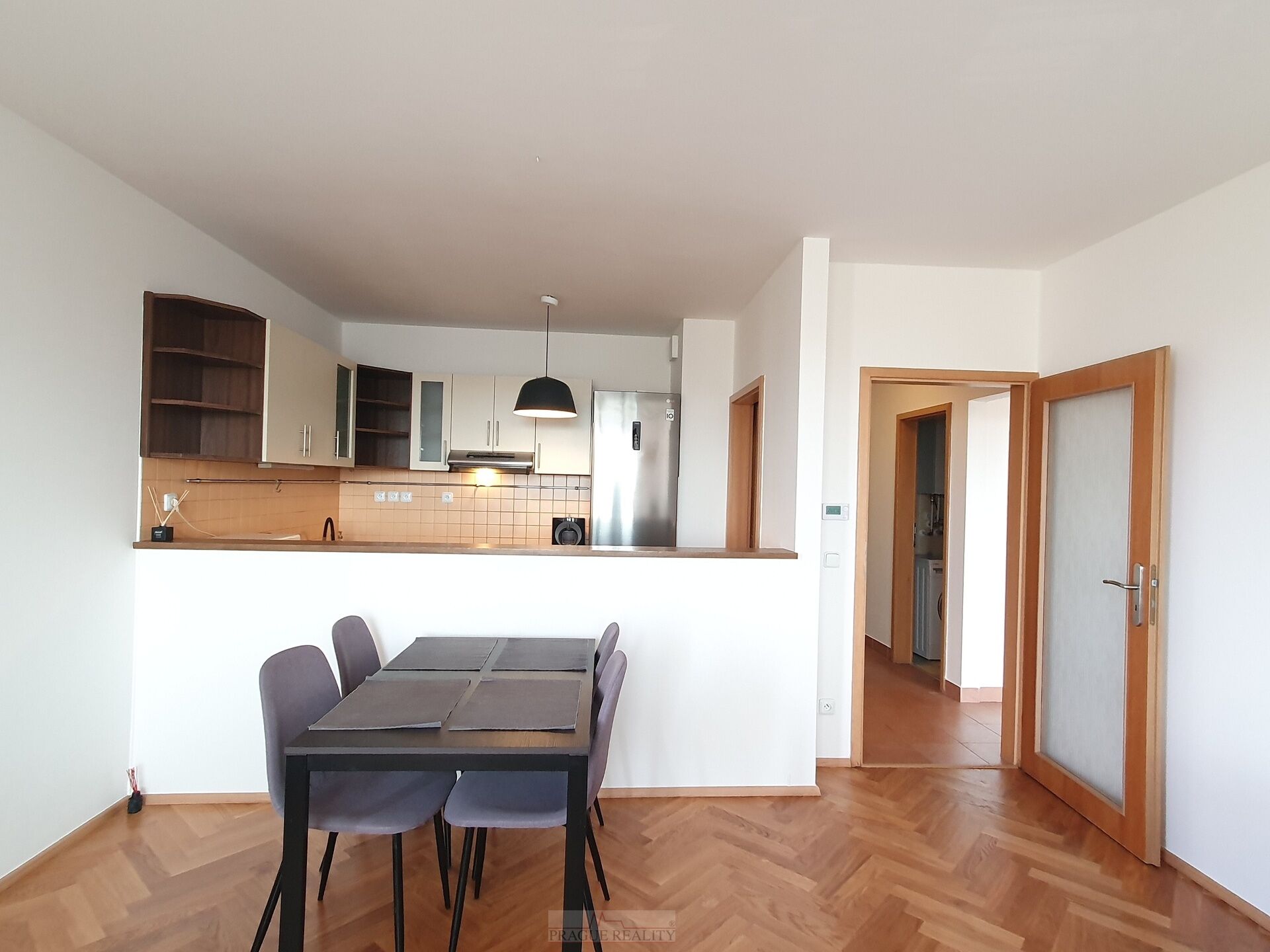 Nadstandardní byt 2+kk 61m2 + balkon 6m2 + sklep + možnost garáže přímo v domě, P10 rezidence Ruská