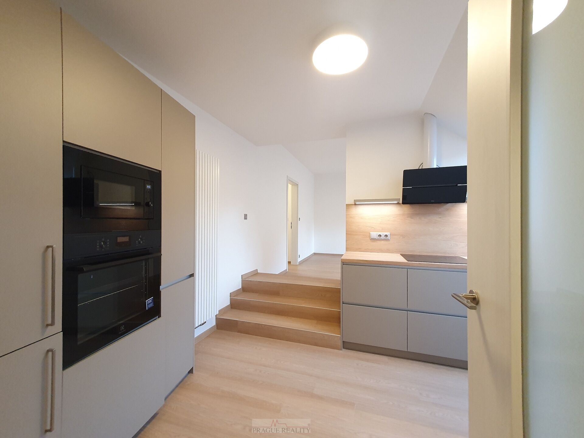 Zcela nový byt v rezidenci Ostromečská 8 - 2+1 - 61m2 - ev.č.5.4.